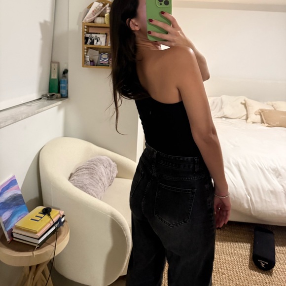 Black One-Shoulder Bodysuit - Picture 3 of 6